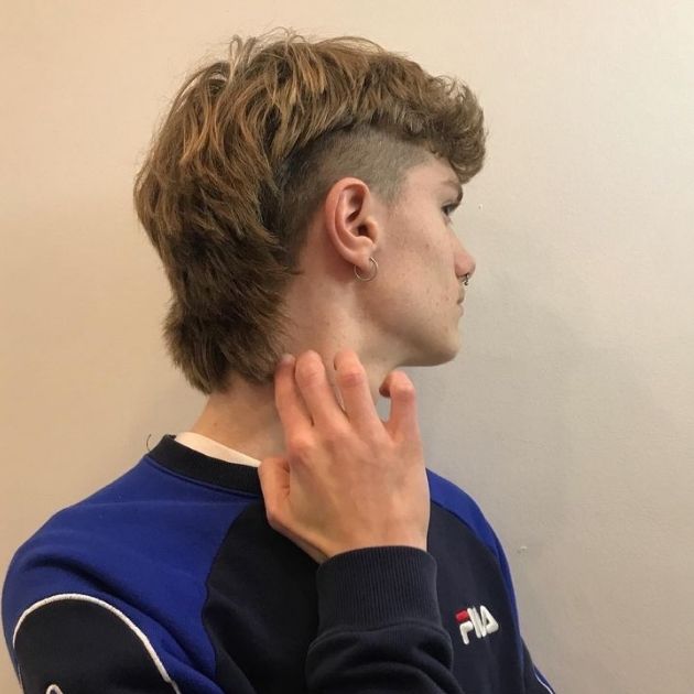 Blonde Highlights Mullet for Added Dimension